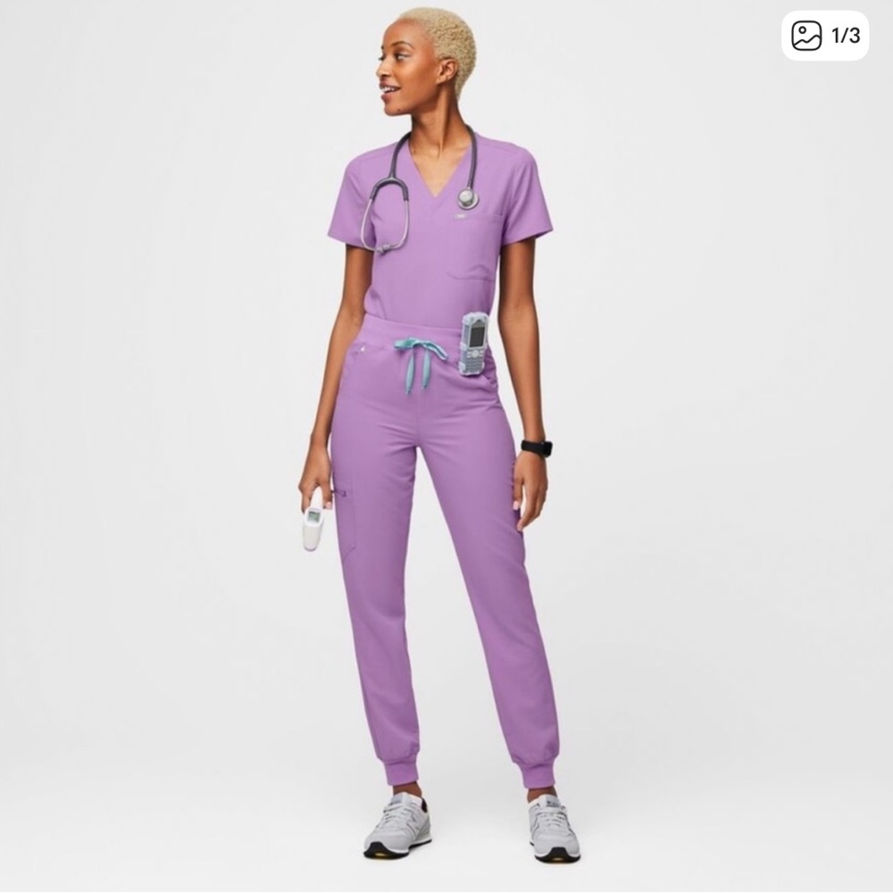 FIGS - Women’s Lilac Dawn Catarina Top & Zamora Scrub Pants